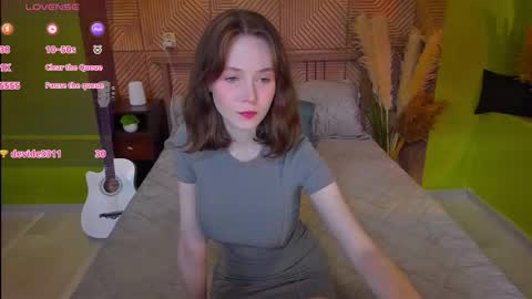 Snapshot of sweetshy_ chatting on 09/18/25, 01:24 Alice online show from 09/18/25, 01:24