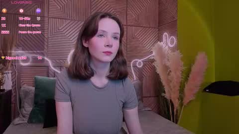 Snapshot of sweetshy_ chatting on 10/04/25, 02:04 Alice online show from 10/04/25, 02:04