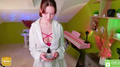 Snapshot of sweetshy_ chatting on 11/30/25, 02:21 Alice online show from 11/30/25, 02:21