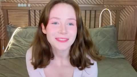 Snapshot of sweetshy_ chatting on 12/16/25, 08:36 Alice online show from 12/16/25, 08:36