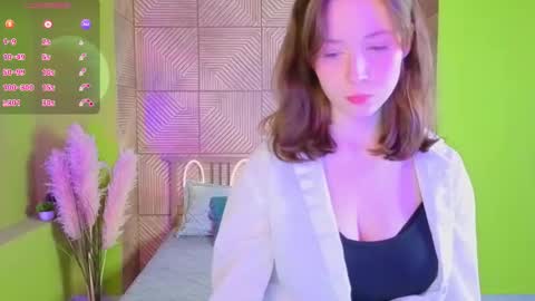 Snapshot of sweetshy_ chatting on 12/17/25, 02:12 Alice online show from 12/17/25, 02:12