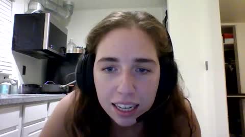 Snapshot of sweetsocalgirl chatting on 01/04/25, 01:42 sweetsocalgirl online show from 01/04/25, 01:42