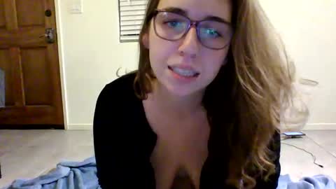 Snapshot of sweetsocalgirl chatting on 03/04/25, 04:06 sweetsocalgirl online show from 03/04/25, 04:06