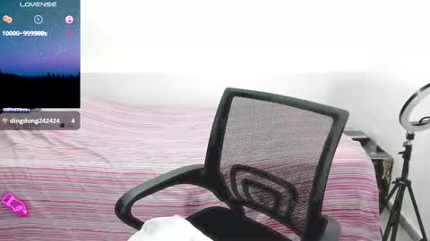 lili online show from 02/16/25, 05:15