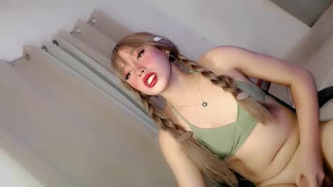 Snapshot of sweetsugarplum1 chatting on 03/08/26, 02:04 FATIMA online show from 03/08/26, 02:04