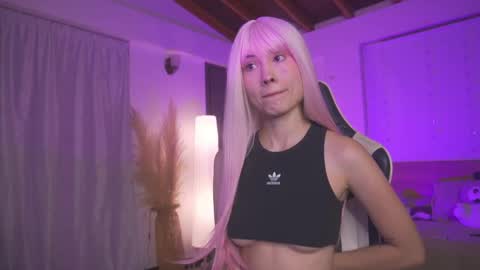 Cat independent model  online show from 03/11/25, 06:32