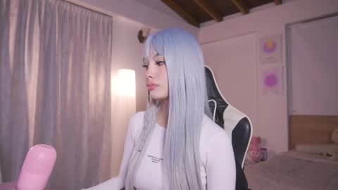 Cat independent model  online show from 09/19/25, 01:40