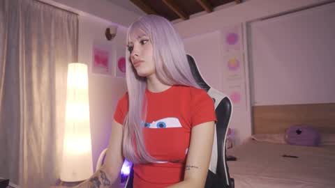 Cat independent model  online show from 02/26/26, 02:54