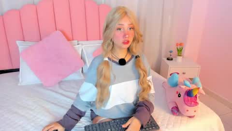 Snapshot of sweett_fire chatting on 04/15/26, 05:42 sweett_fire online show from 04/15/26, 05:42