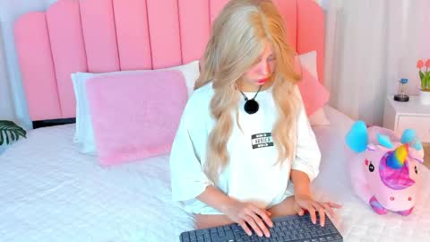 Snapshot of sweett_fire chatting on 04/18/26, 05:39 sweett_fire online show from 04/18/26, 05:39