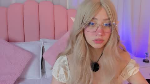 Snapshot of sweett_fire chatting on 05/21/26, 05:53 sweett_fire online show from 05/21/26, 05:53