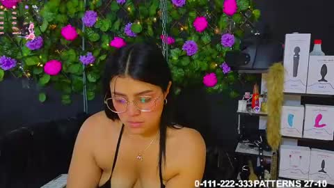 Snapshot of sweett_mollyy chatting on 04/21/26, 04:45 Molly - INDEPENDENT MODEL online show from 04/21/26, 04:45