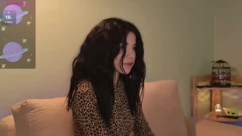 Snapshot of sweett_petite chatting on 03/27/26, 02:06 online show from 03/27/26, 02:06