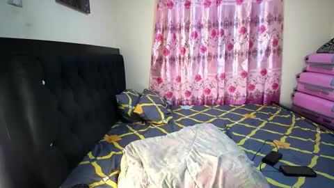 Snapshot of sweetthick_2 chatting on 12/10/24, 05:33 PEACHES online show from 12/10/24, 05:33