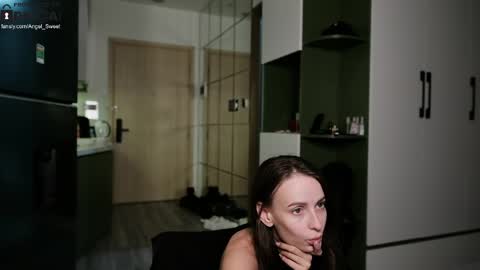 Leila and Alex online show from 06/02/26, 02:41