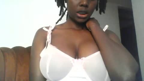 Snapshot of sweettreat77 chatting on 07/05/26, 11:12 sweettreat77 online show from 07/05/26, 11:12