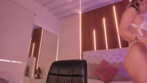 Snapshot of sweetty_paulina chatting on 02/20/26, 01:22 Swetty. online show from 02/20/26, 01:22