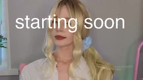 Snapshot of sweetuniporn chatting on 10/19/25, 09:10 Elis  a little vacation Ill be here Saturday my schedules in bio online show from 10/19/25, 09:10