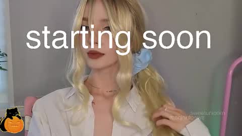 Snapshot of sweetuniporn chatting on 11/02/25, 08:39 Elis a little vacation Ill be here Saturday my schedules in bio online show from 11/02/25, 08:39