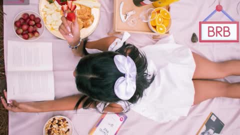 sweetviolet___ online show from 10/16/25, 12:06