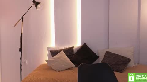 Snapshot of sweetxpearl_ chatting on 10/22/25, 09:36 Nami online show from 10/22/25, 09:36