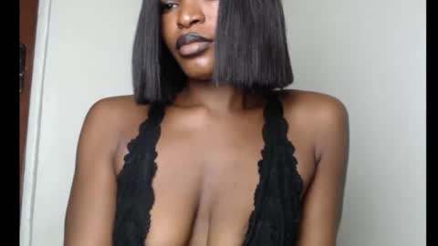 Snapshot of sweetxxboobsx chatting on 10/17/25, 08:17 sweetxxboobsx online show from 10/17/25, 08:17