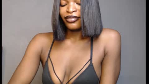 Snapshot of sweetxxboobsx chatting on 03/27/26, 08:37 sweetxxboobsx online show from 03/27/26, 08:37