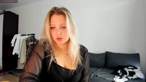 Snapshot of sweety_bettyyy chatting on 06/17/26, 11:56 Betty online show from 06/17/26, 11:56