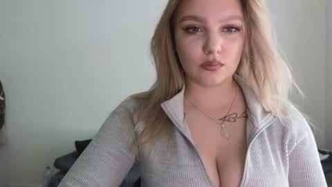 Snapshot of sweety_bettyyy chatting on 07/13/26, 11:02 Betty online show from 07/13/26, 11:02