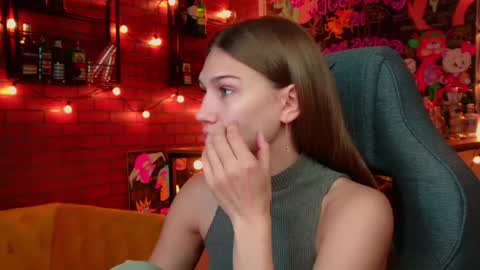 Snapshot of sweety_emilya chatting on 05/28/26, 09:17 Emily online show from 05/28/26, 09:17