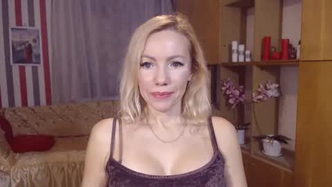 Snapshot of sweety_friend chatting on 12/19/25, 04:14 Sweety friend online show from 12/19/25, 04:14