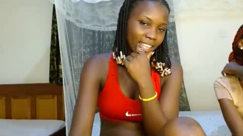 Snapshot of sweety_spixxy chatting on 04/23/26, 05:52 Dolly online show from 04/23/26, 05:52