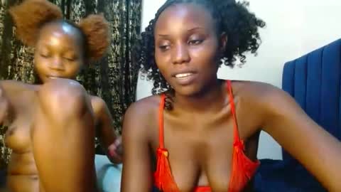 Snapshot of sweety_spixxy chatting on 05/18/26, 06:03 Dolly online show from 05/18/26, 06:03