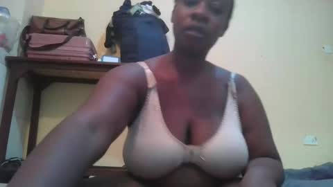 sweetyass25 online show from 05/19/26, 04:30
