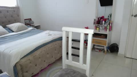 Snapshot of sweetyaya_ chatting on 09/18/25, 02:52 yaya online show from 09/18/25, 02:52