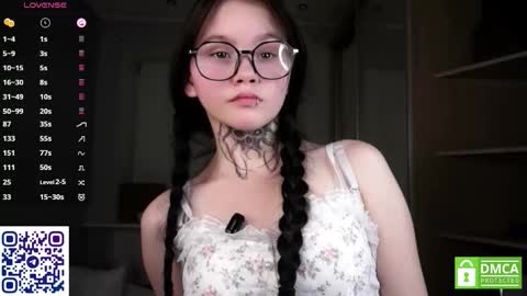 Snapshot of sweetyoops chatting on 11/09/25, 07:01 Astrid online show from 11/09/25, 07:01