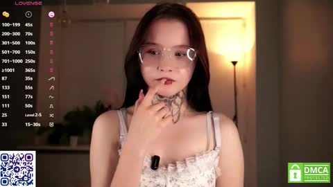 Snapshot of sweetyoops chatting on 11/21/25, 06:06 Astrid online show from 11/21/25, 06:06