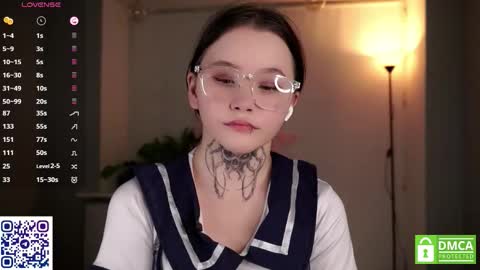 Snapshot of sweetyoops chatting on 11/24/25, 07:02 Astrid online show from 11/24/25, 07:02