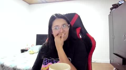 sweetyypeach online show from 12/03/24, 03:41