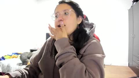 sweetyypeach online show from 12/04/24, 05:49