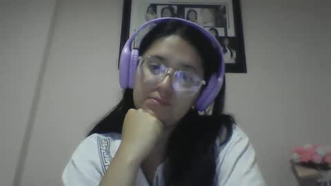 sweetyypeach online show from 02/18/25, 04:04