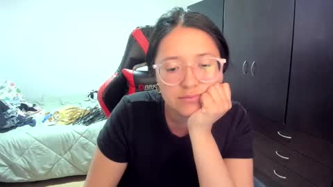sweetyypeach online show from 02/21/25, 09:22