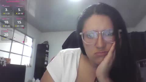 sweetyypeach online show from 10/24/25, 08:49