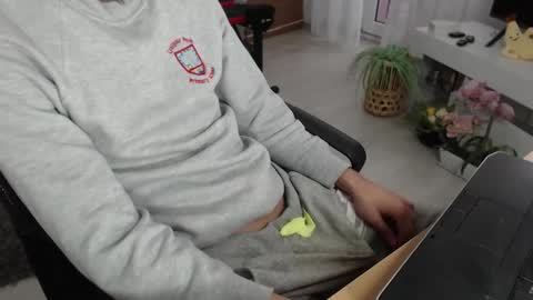 SwetLittleBoy4u online show from 10/03/25, 08:44