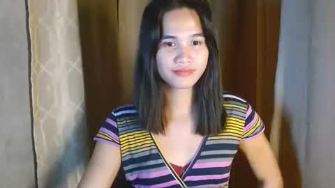 Snapshot of swettie_rhea chatting on 12/16/25, 12:10 Rhea online show from 12/16/25, 12:10