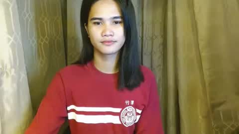 Snapshot of swettie_rhea chatting on 12/23/25, 02:31 Rhea online show from 12/23/25, 02:31
