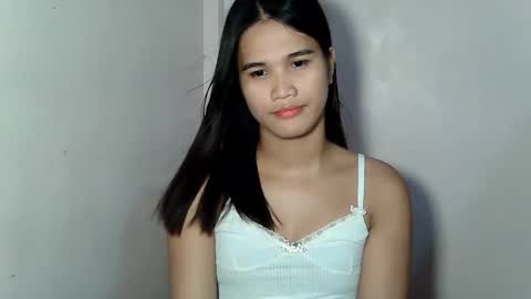 Snapshot of swettie_rhea chatting on 04/14/26, 02:45 Rhea online show from 04/14/26, 02:45