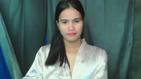 Snapshot of swettie_rhea chatting on 04/19/26, 01:32 Rhea online show from 04/19/26, 01:32
