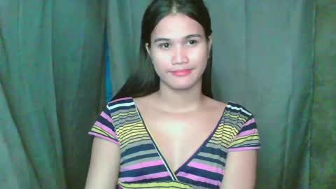 Snapshot of swettie_rhea chatting on 04/22/26, 03:35 Rhea online show from 04/22/26, 03:35