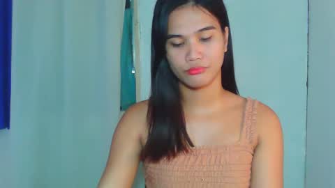 Snapshot of swettie_rhea chatting on 05/21/26, 02:13 Rhea online show from 05/21/26, 02:13